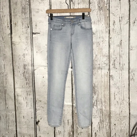 Chelsea‎ & Violet distressed zipper back skinny - Picture 2 of 10